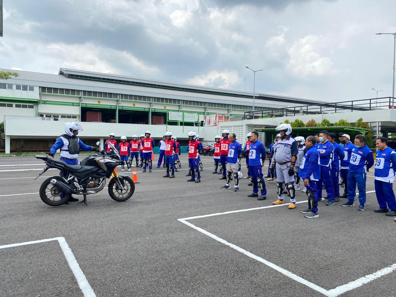 Peringati Bulan K3 Nasional, MPM Honda Jatim Edukasi #Cari_aman Berkendara Karyawan Ajinomoto